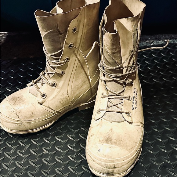 VINTAGE Bunny Boots (mickey mouse) BATA 1990 white insulated combat winter men7R - Picture 13 of 13